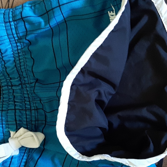Nike shorts, double lined, size small, nylon - Picture 2 of 4